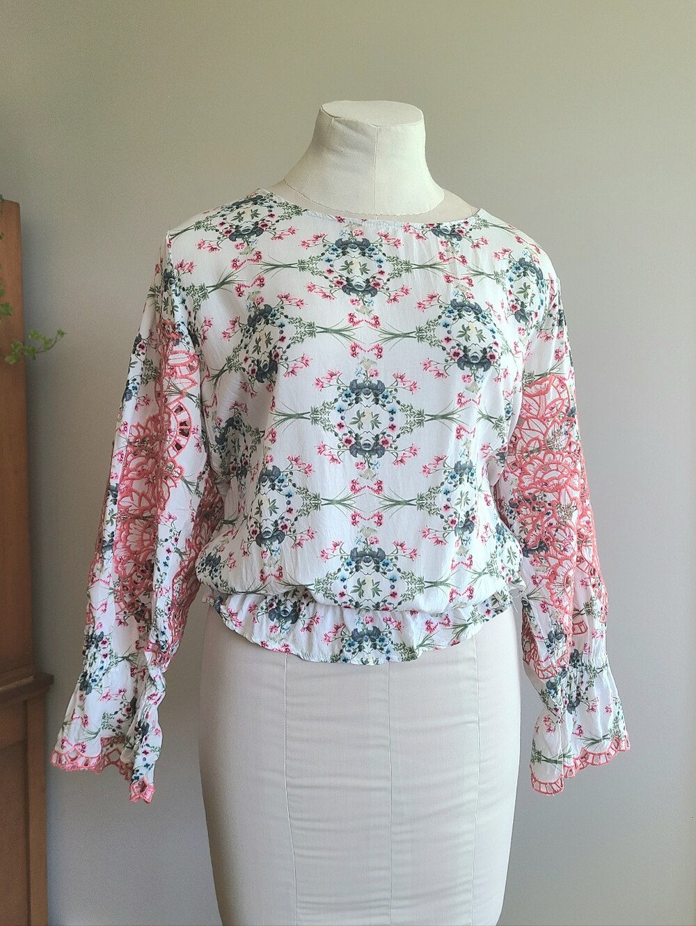Anthropologie Embroidered Balloon Sleeve Floral Blouse